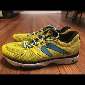 Newton Running Distance V’s, lightly used
